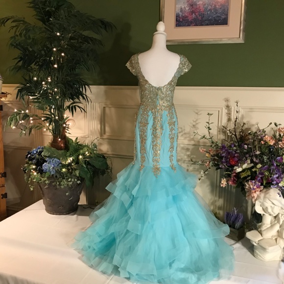 Formal evening ball mermaid style prom gown - Picture 4 of 8